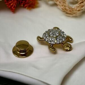 Swarovski Clear Crystal Turtle Pin Brooch Lapel Swan Logo Signed Gold Tone Calm